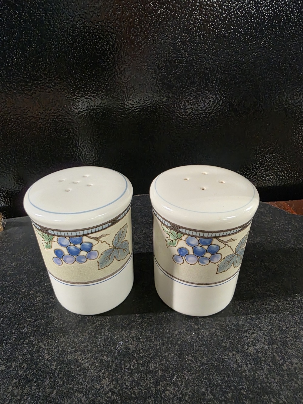 Mikasa Salt and Pepper Shakers - GARDEN HARVEST